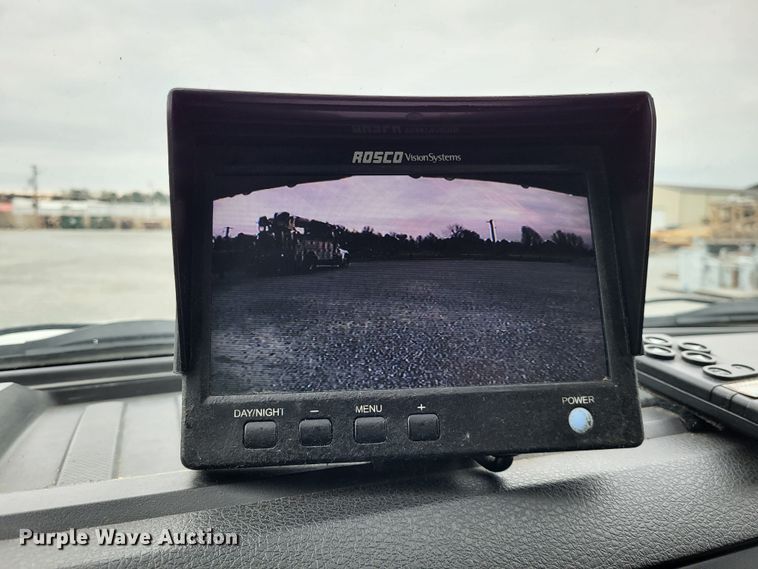 image for item DO3618 2010 Ford F550 Super Duty XLT  bucket truck