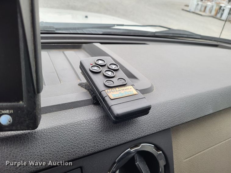 image for item DO3618 2010 Ford F550 Super Duty XLT  bucket truck