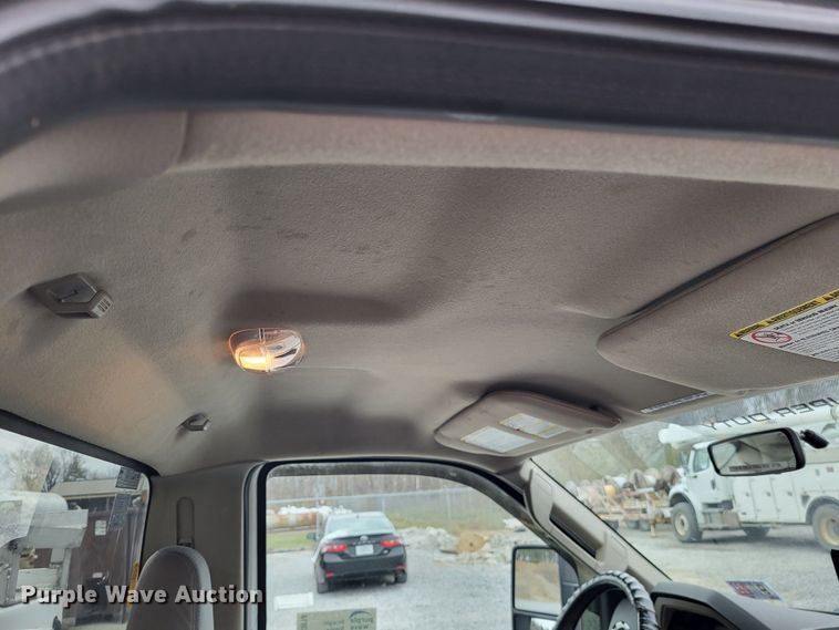 image for item DO3618 2010 Ford F550 Super Duty XLT  bucket truck