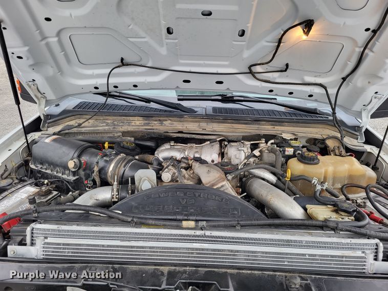 image for item DO3618 2010 Ford F550 Super Duty XLT  bucket truck