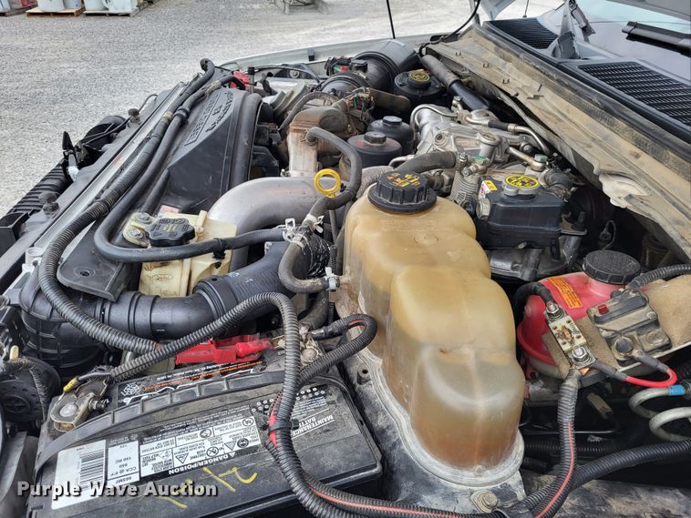 image for item DO3618 2010 Ford F550 Super Duty XLT  bucket truck