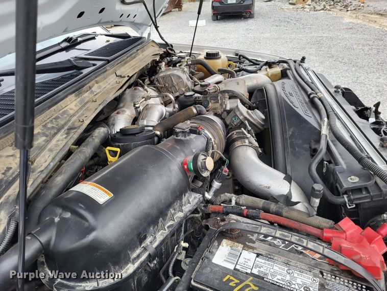 image for item DO3618 2010 Ford F550 Super Duty XLT  bucket truck