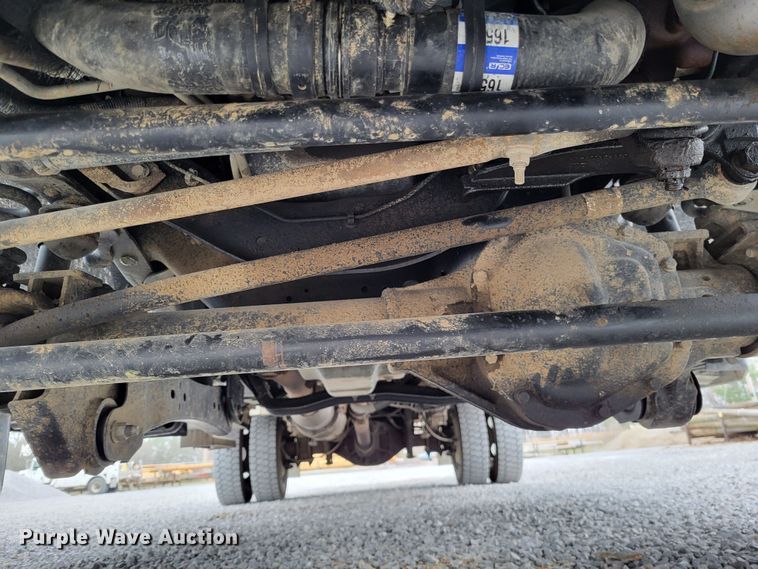 image for item DO3618 2010 Ford F550 Super Duty XLT  bucket truck