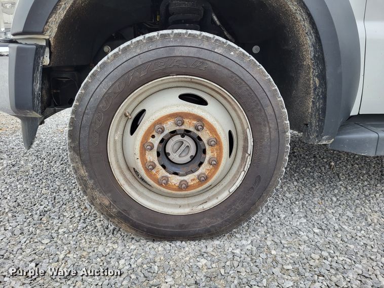 image for item DO3618 2010 Ford F550 Super Duty XLT  bucket truck