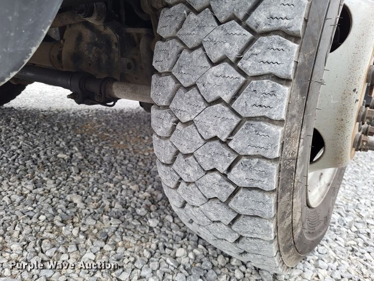 image for item DO3618 2010 Ford F550 Super Duty XLT  bucket truck