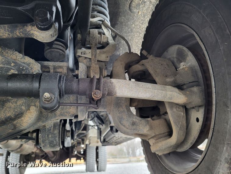 image for item DO3618 2010 Ford F550 Super Duty XLT  bucket truck