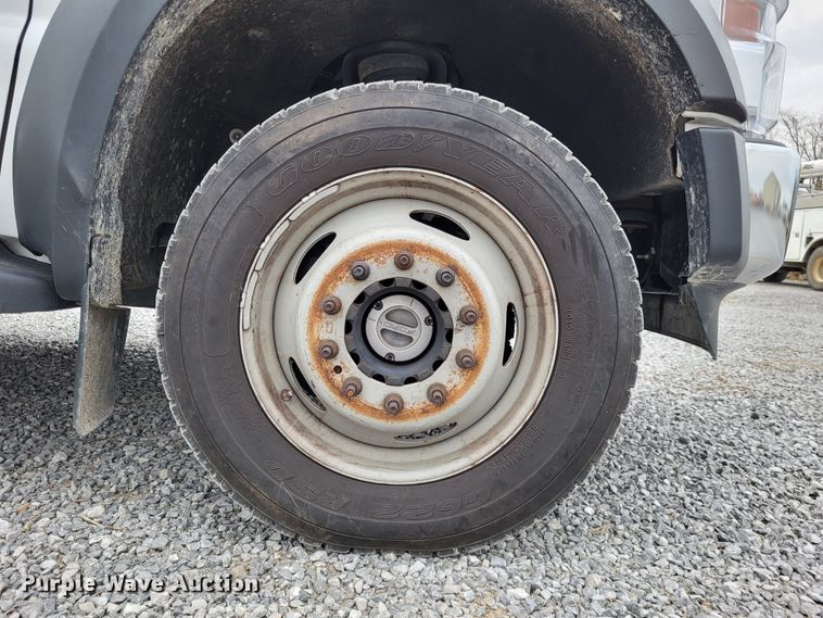 image for item DO3618 2010 Ford F550 Super Duty XLT  bucket truck