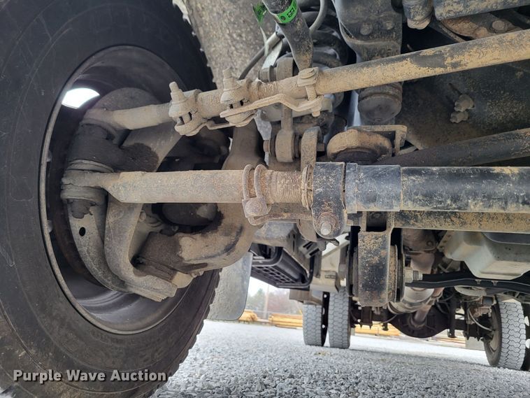 image for item DO3618 2010 Ford F550 Super Duty XLT  bucket truck