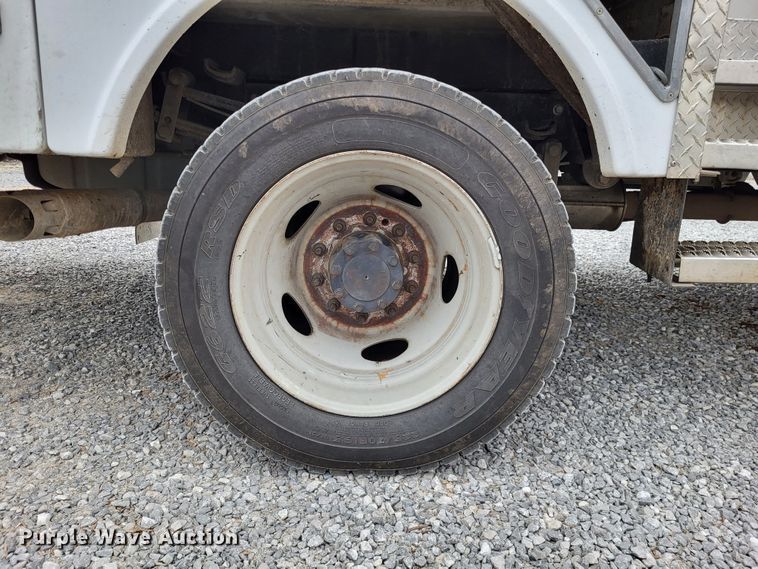 image for item DO3618 2010 Ford F550 Super Duty XLT  bucket truck