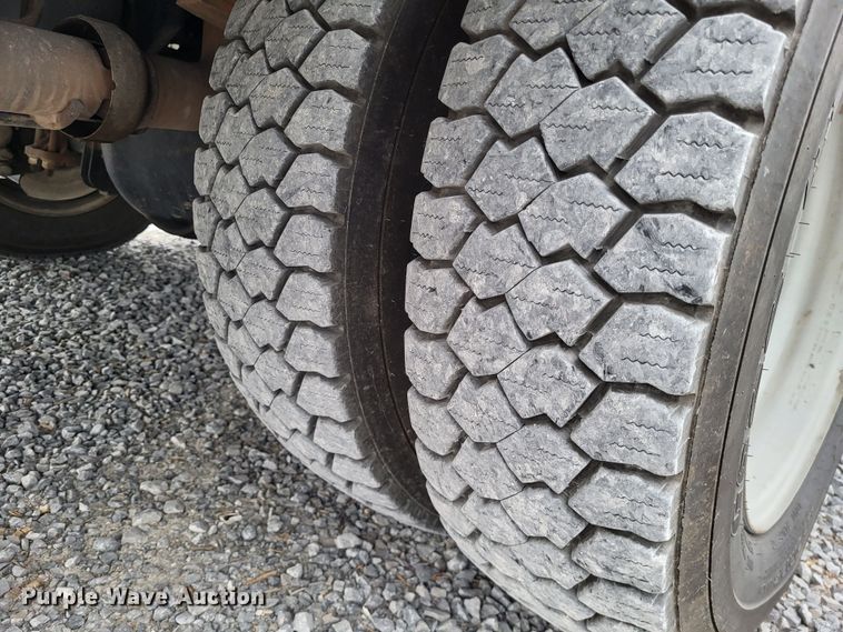 image for item DO3618 2010 Ford F550 Super Duty XLT  bucket truck