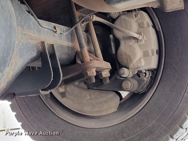 image for item DO3618 2010 Ford F550 Super Duty XLT  bucket truck