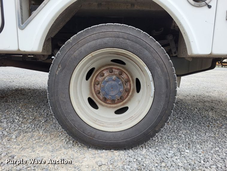 image for item DO3618 2010 Ford F550 Super Duty XLT  bucket truck