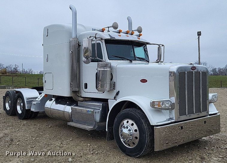 image for item DO3624 2016 Peterbilt 389  semi truck