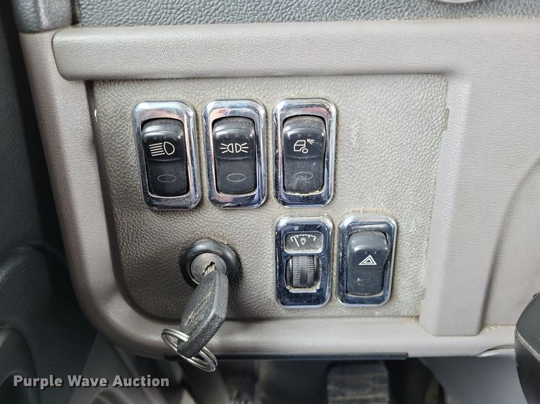 image for item DO3624 2016 Peterbilt 389  semi truck