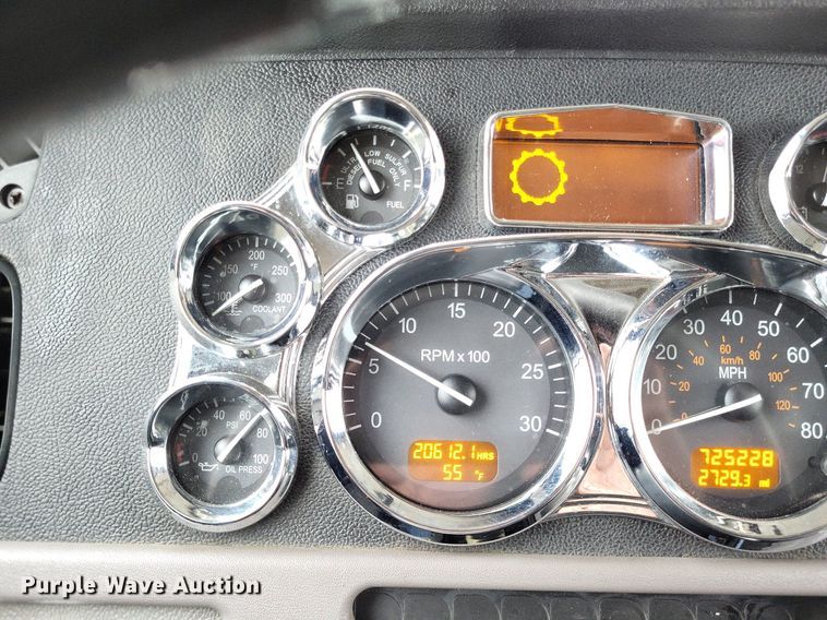 image for item DO3624 2016 Peterbilt 389  semi truck