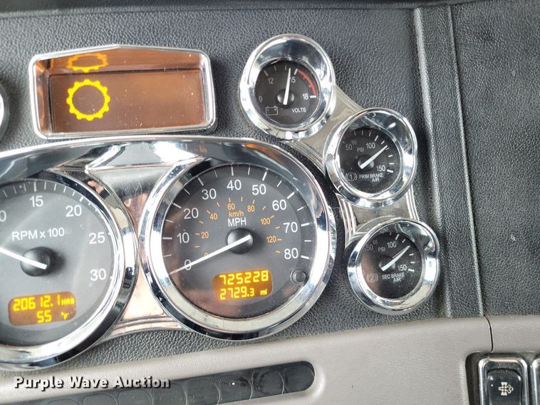 image for item DO3624 2016 Peterbilt 389  semi truck