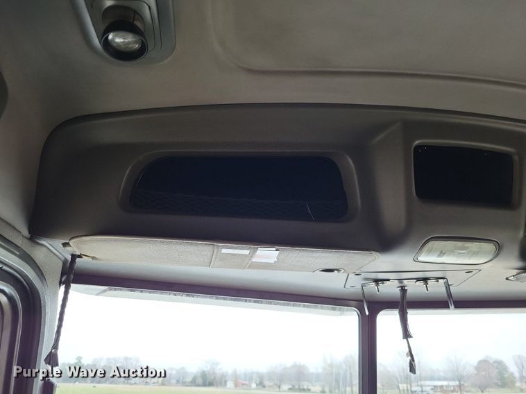 image for item DO3624 2016 Peterbilt 389  semi truck