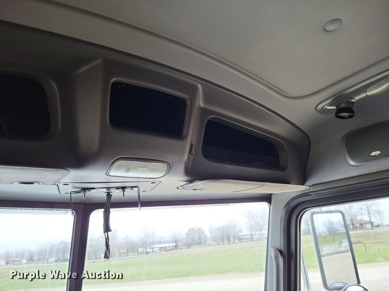 image for item DO3624 2016 Peterbilt 389  semi truck