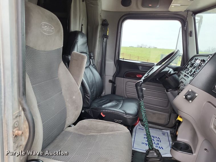 image for item DO3624 2016 Peterbilt 389  semi truck