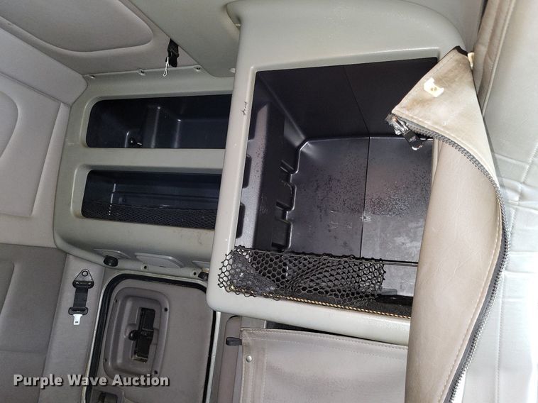 image for item DO3624 2016 Peterbilt 389  semi truck