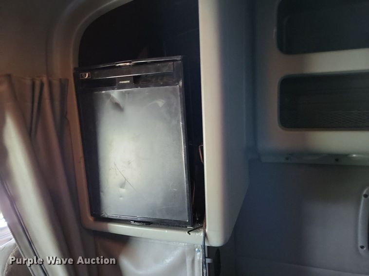 image for item DO3624 2016 Peterbilt 389  semi truck