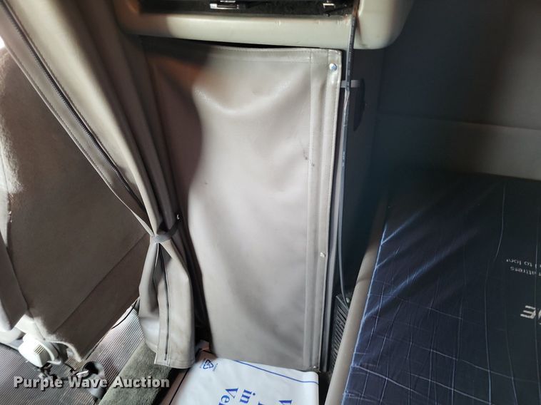 image for item DO3624 2016 Peterbilt 389  semi truck