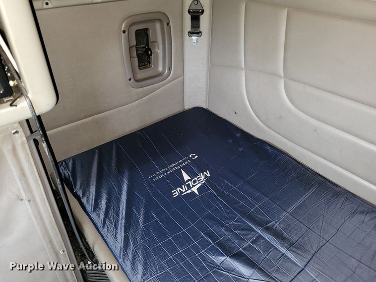 image for item DO3624 2016 Peterbilt 389  semi truck