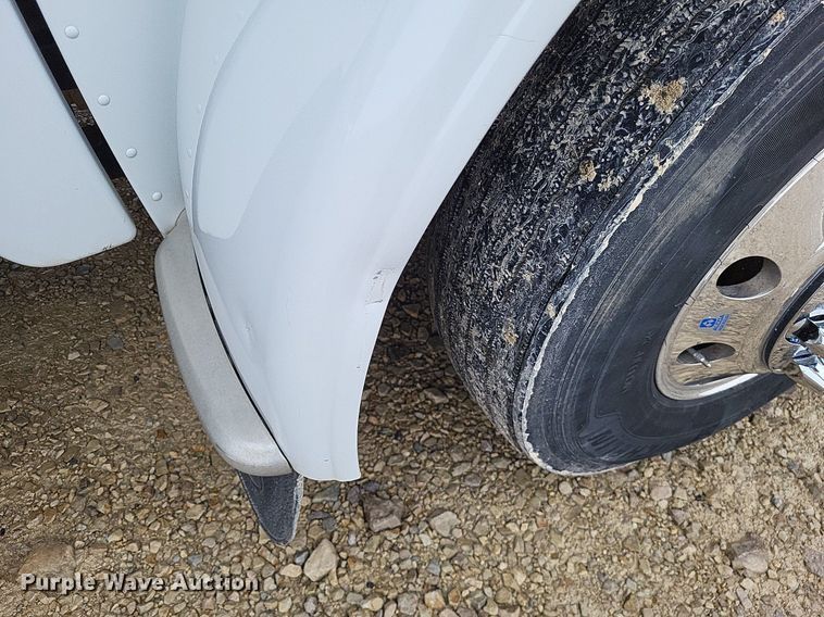 image for item DO3624 2016 Peterbilt 389  semi truck