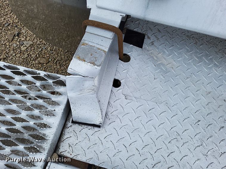 image for item DO3624 2016 Peterbilt 389  semi truck