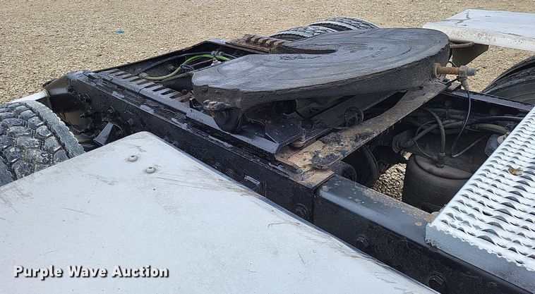 image for item DO3624 2016 Peterbilt 389  semi truck