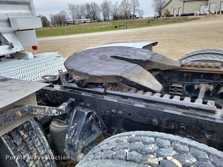 image for item DO3624 2016 Peterbilt 389  semi truck