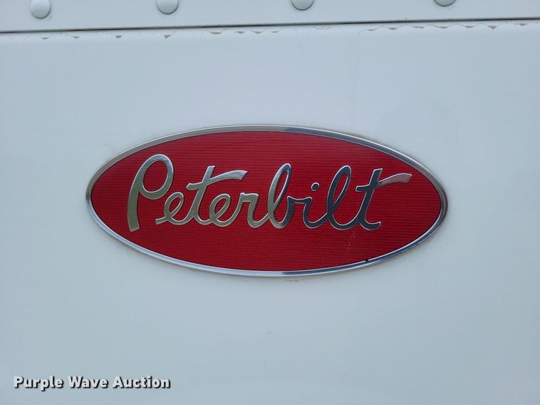 image for item DO3624 2016 Peterbilt 389  semi truck