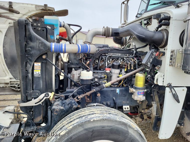 image for item DO3624 2016 Peterbilt 389  semi truck