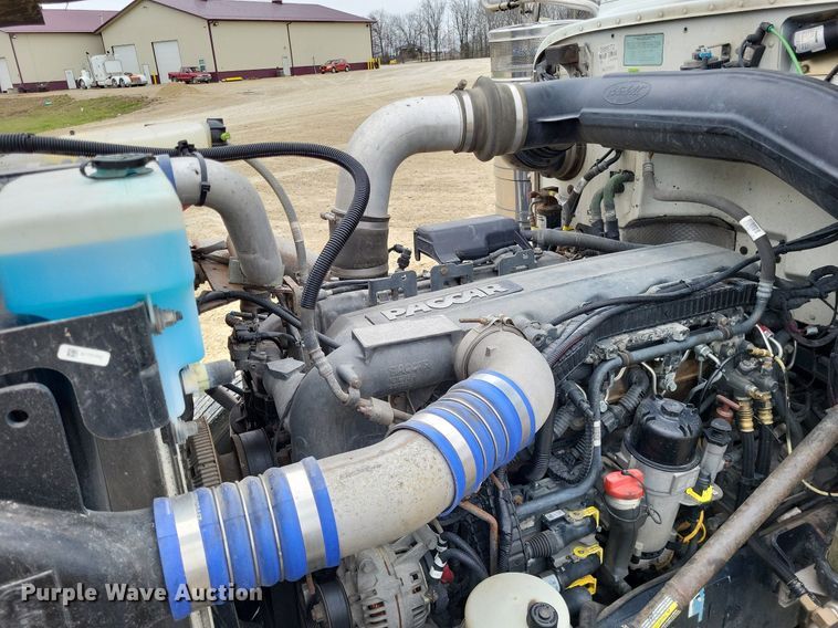 image for item DO3624 2016 Peterbilt 389  semi truck