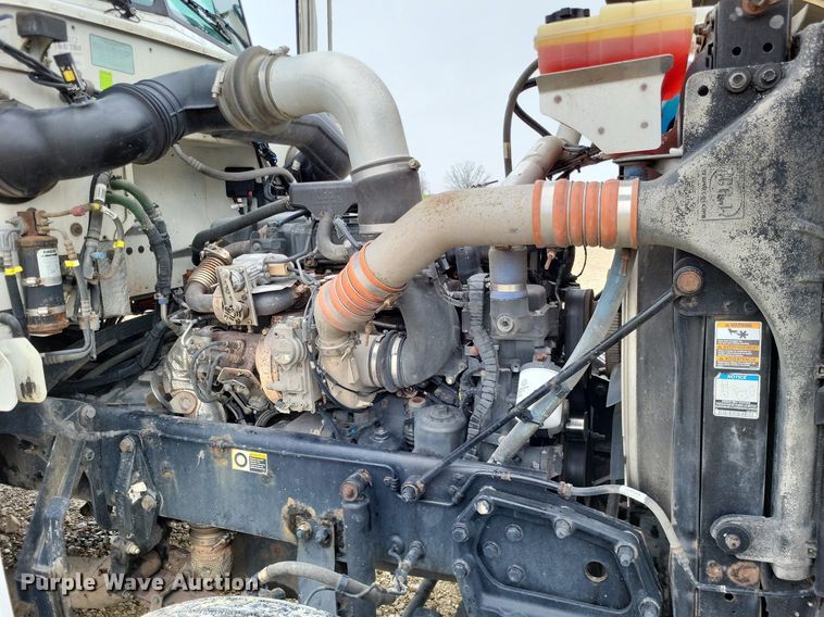 image for item DO3624 2016 Peterbilt 389  semi truck