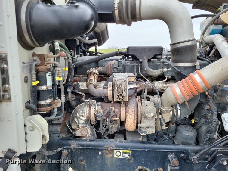 image for item DO3624 2016 Peterbilt 389  semi truck