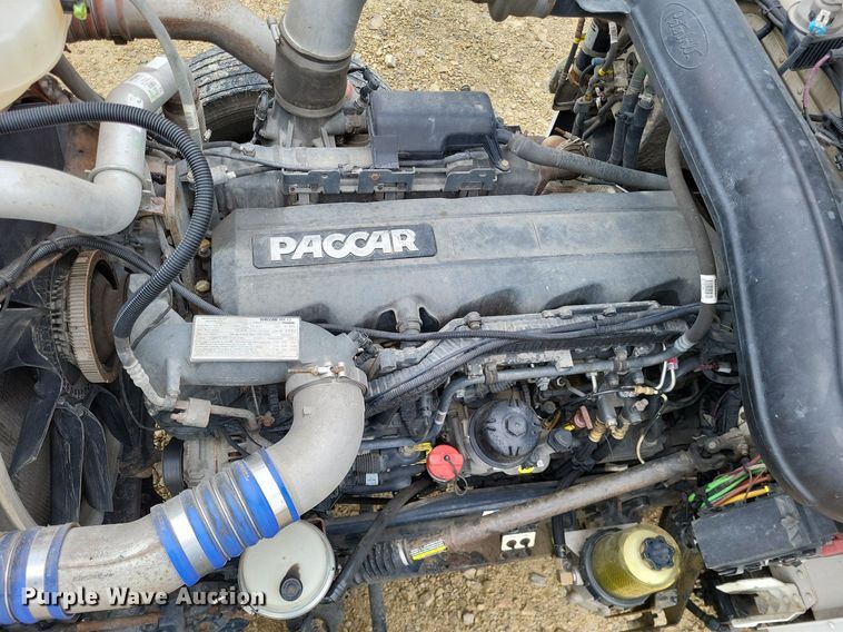 image for item DO3624 2016 Peterbilt 389  semi truck