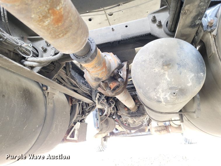 image for item DO3624 2016 Peterbilt 389  semi truck