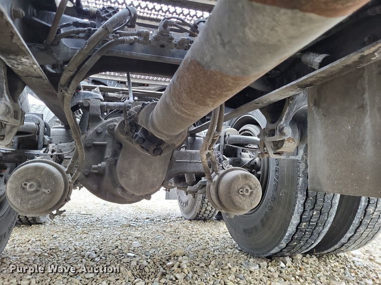 image for item DO3624 2016 Peterbilt 389  semi truck