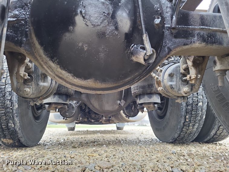 image for item DO3624 2016 Peterbilt 389  semi truck