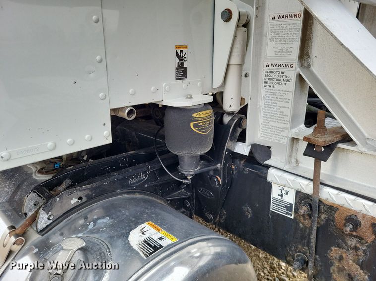 image for item DO3624 2016 Peterbilt 389  semi truck