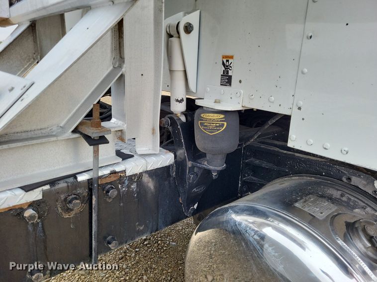 image for item DO3624 2016 Peterbilt 389  semi truck