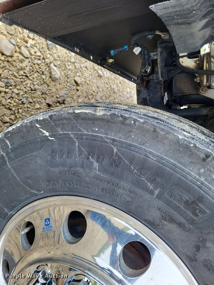 image for item DO3624 2016 Peterbilt 389  semi truck