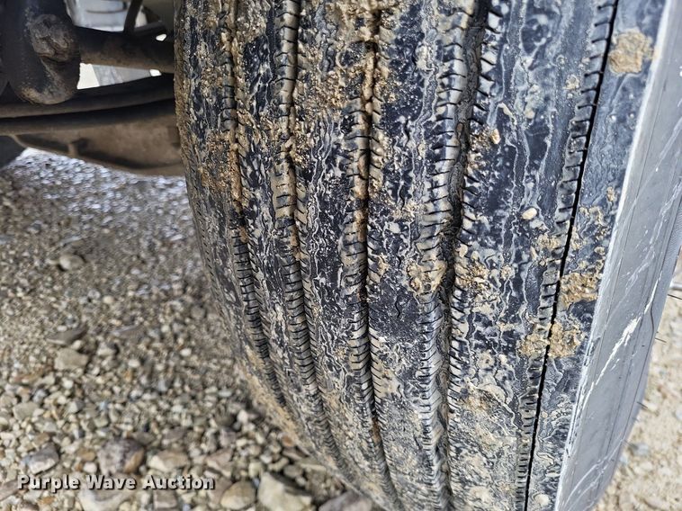 image for item DO3624 2016 Peterbilt 389  semi truck