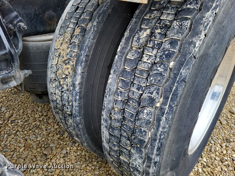 image for item DO3624 2016 Peterbilt 389  semi truck