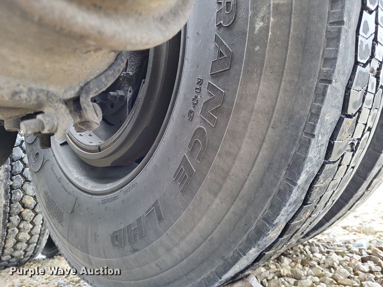 image for item DO3624 2016 Peterbilt 389  semi truck