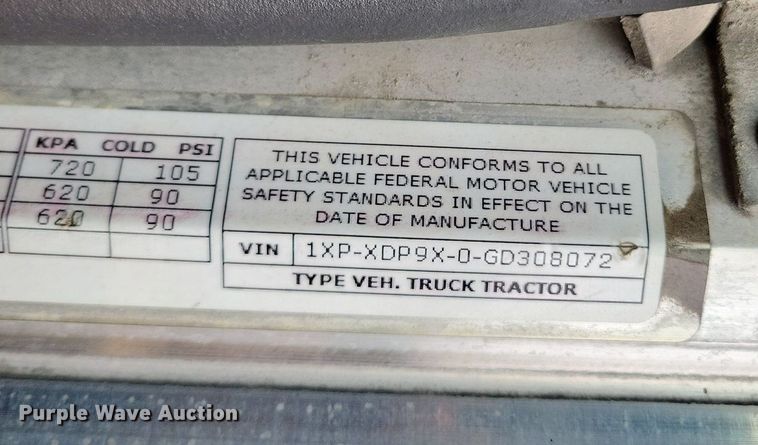 image for item DO3624 2016 Peterbilt 389  semi truck