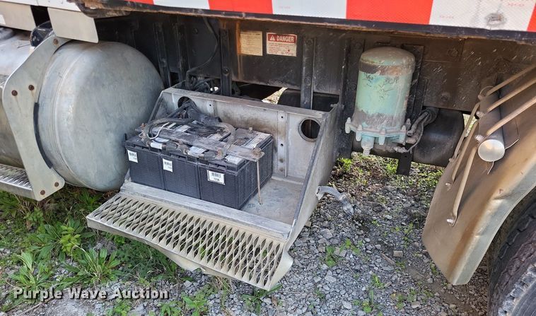 image for item DO3632 1993 Peterbilt 378  dump truck