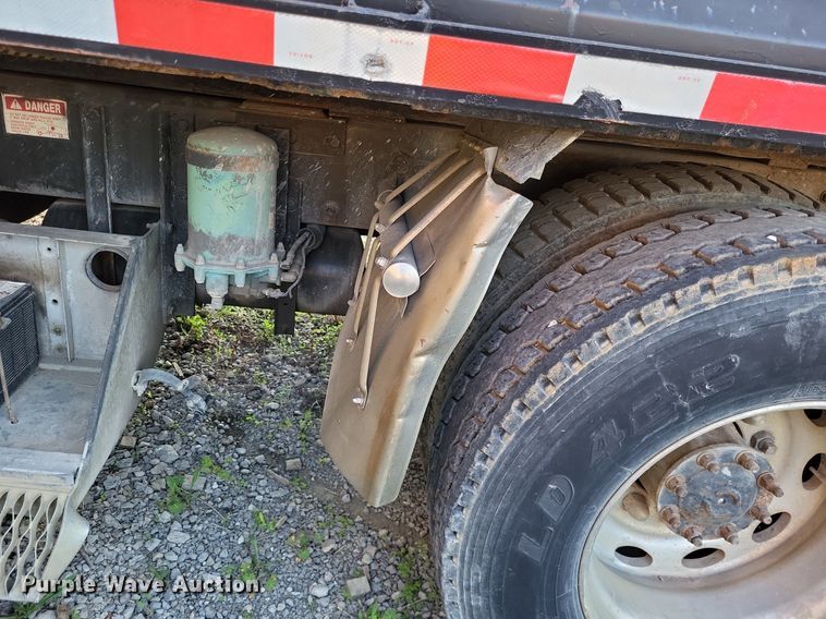 image for item DO3632 1993 Peterbilt 378  dump truck