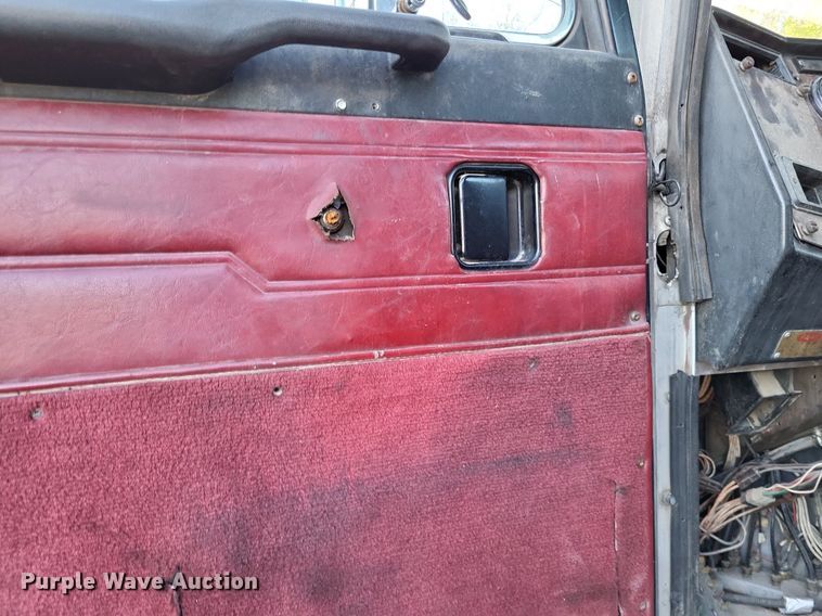 image for item DO3632 1993 Peterbilt 378  dump truck